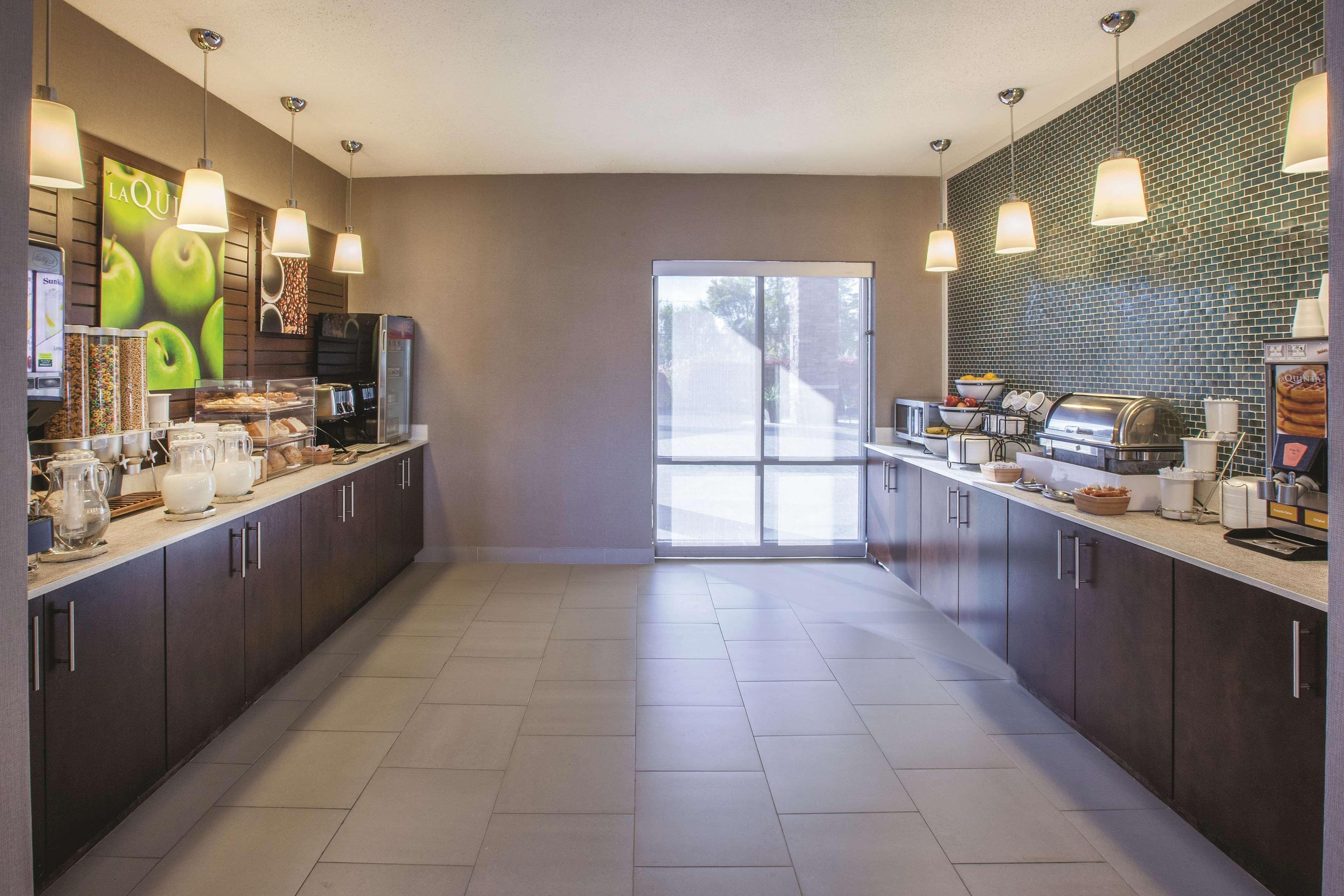 La Quinta By Wyndham Philadelphia Airport Hotel Essington Exterior photo